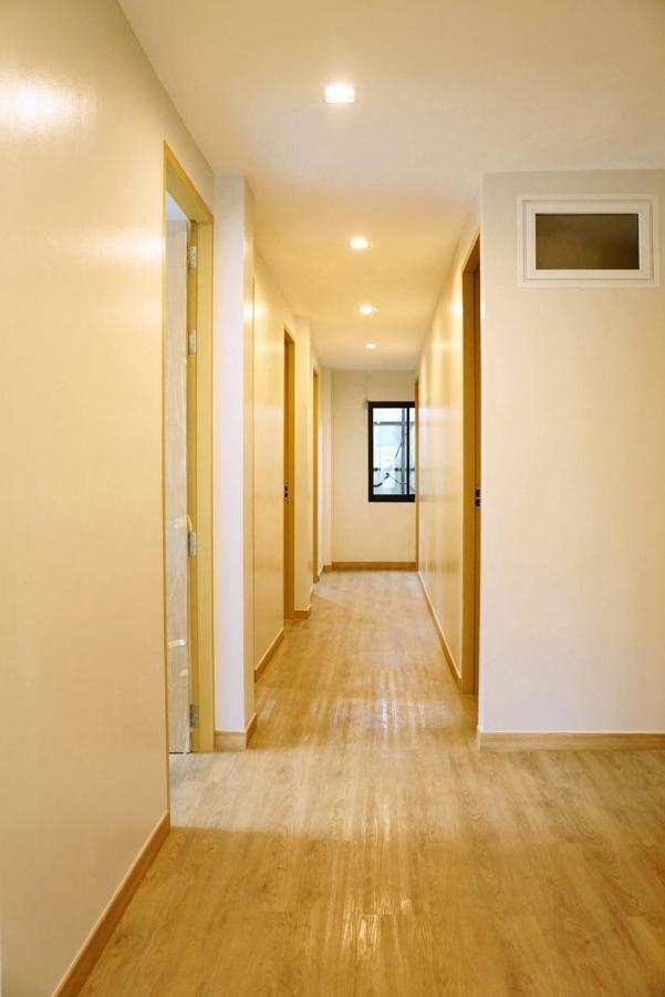 Yakthai Poshtel Bangkok Bagian luar foto