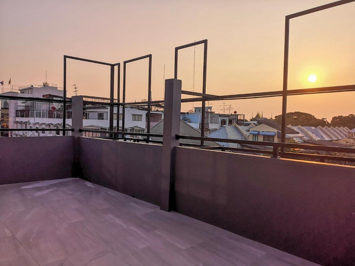 Yakthai Poshtel Bangkok Bagian luar foto