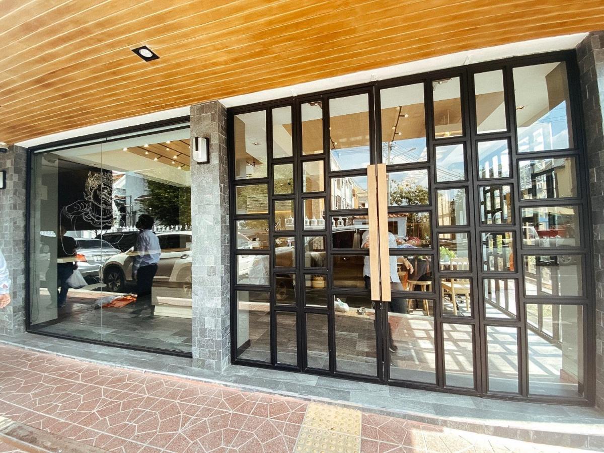 Yakthai Poshtel Bangkok Bagian luar foto